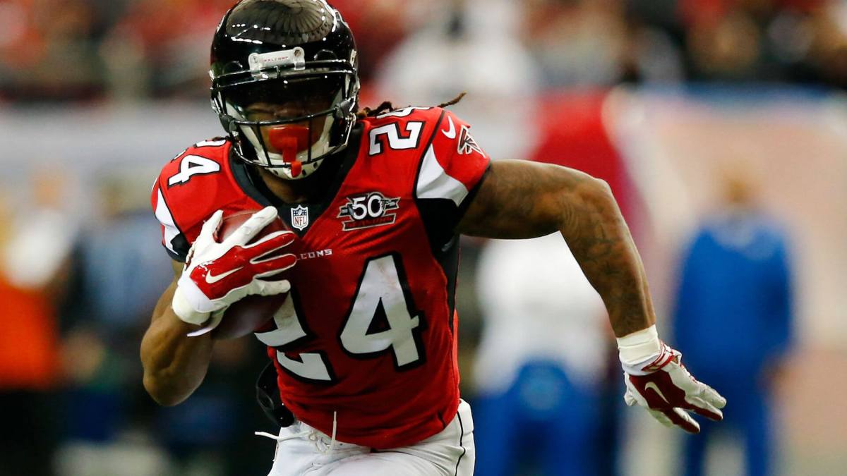Fantasy football predictions: top performers, biggest busts, top rookie