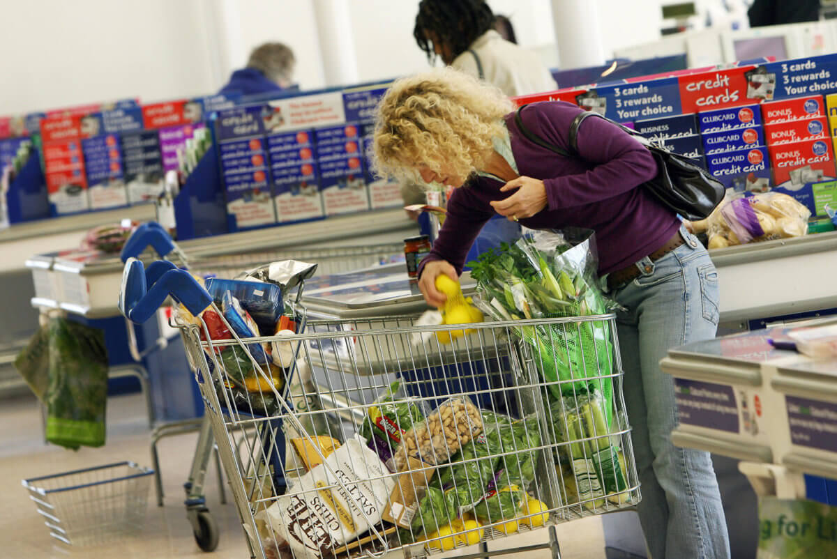 Save Money When Grocery Shopping on a Budget: What to Do at the Store
