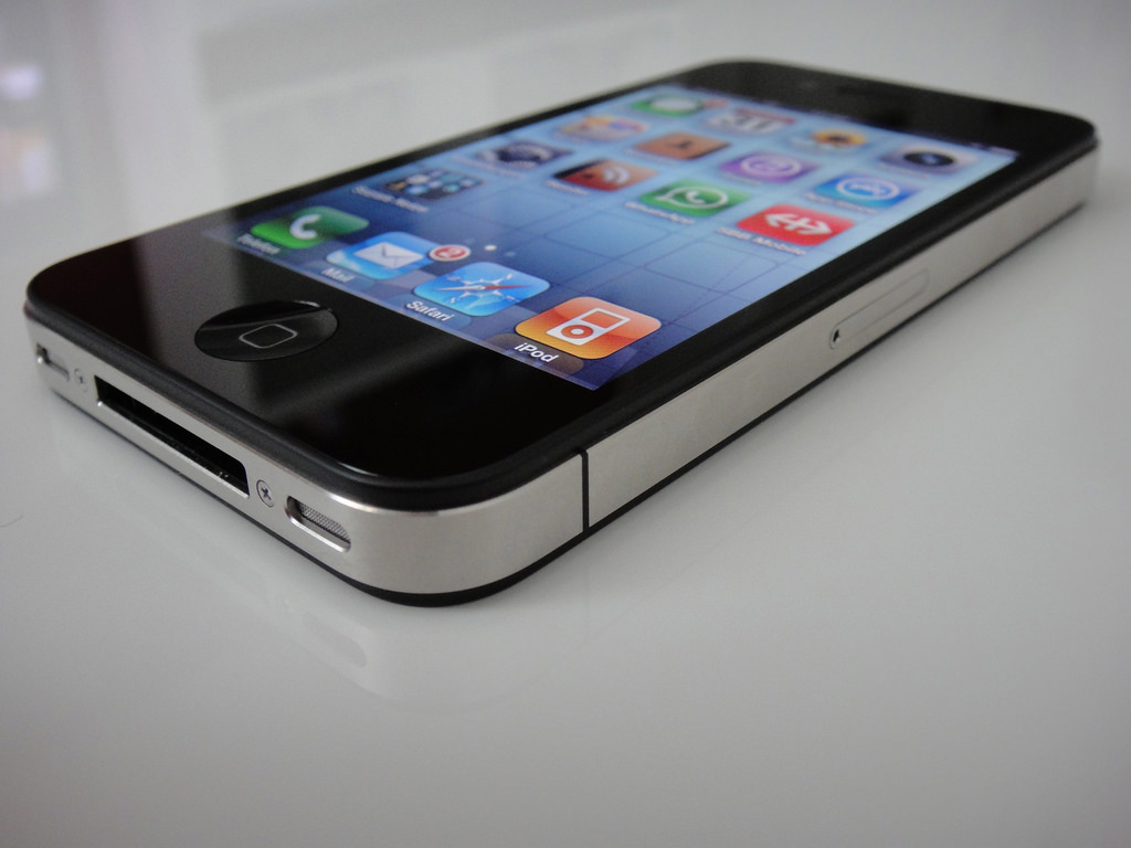 Say goodbye to iPhone 4 support on Oct. 31: Report