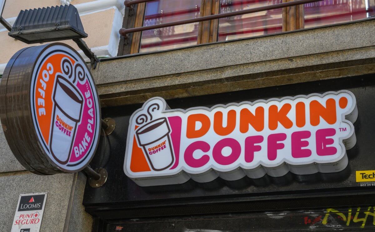 Is Dunkin Donuts Starbucks open closed on Christmas Day
