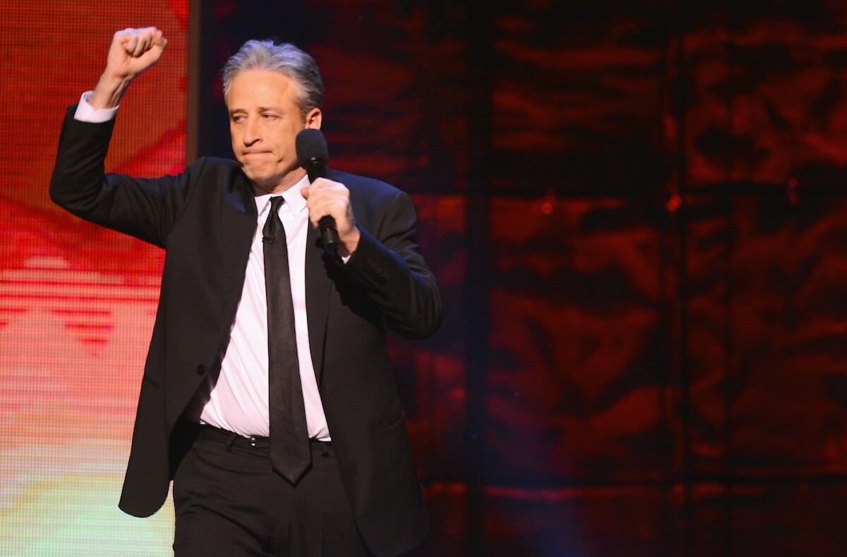 Jon Stewart will hug out the end of ‘The Daily Show’