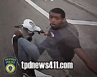 Police searching for man who threatened bus driver from moped