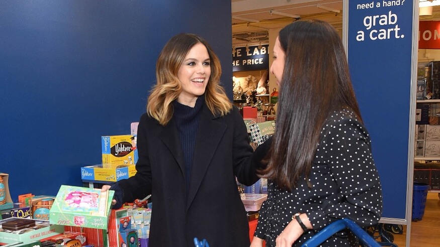 Rachel Bilson gives us some shopping tips for the holiday season 