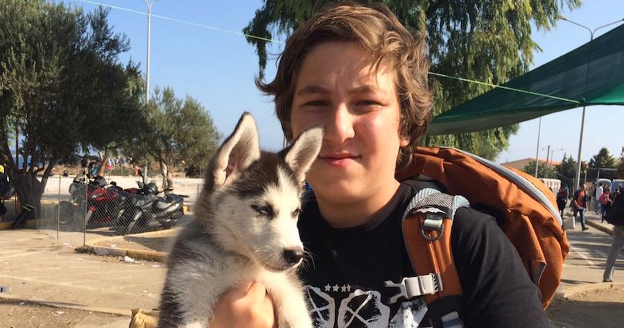Syrian refugee teen carries puppy 300 miles to Greece (VIDEO)
