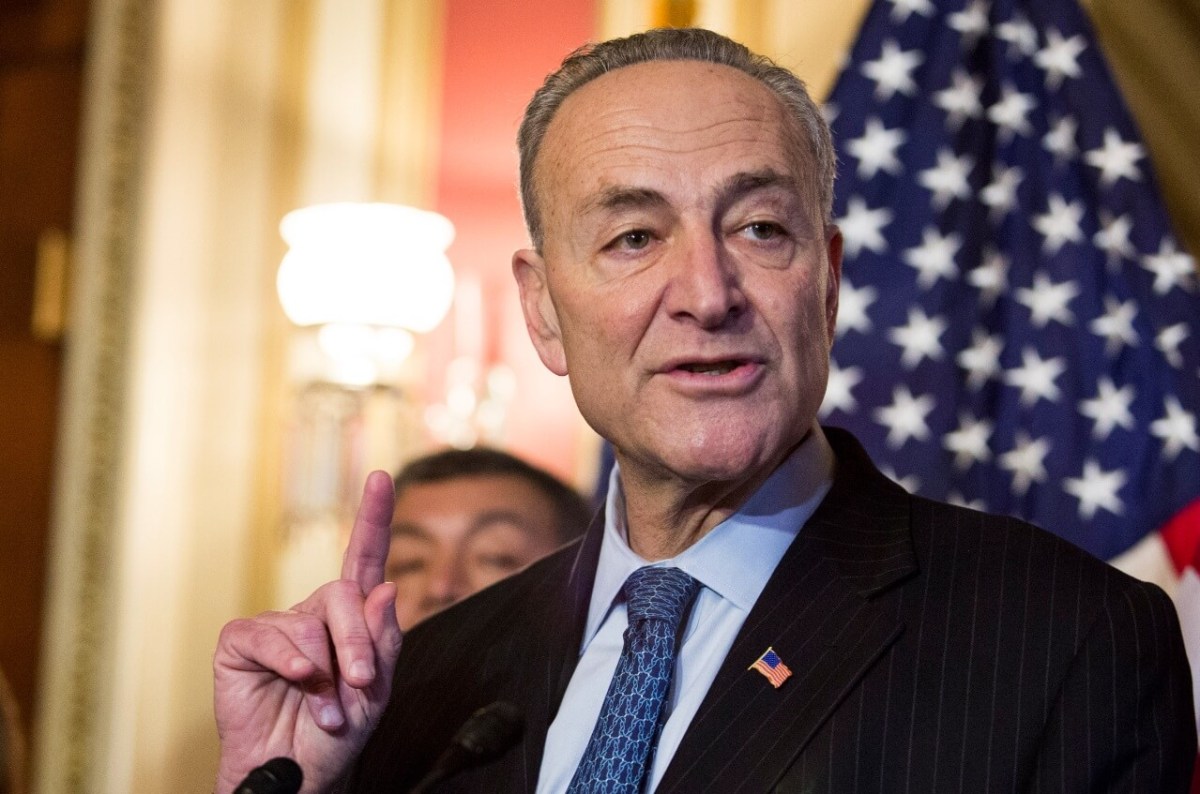 Schumer wants all airport employees screened