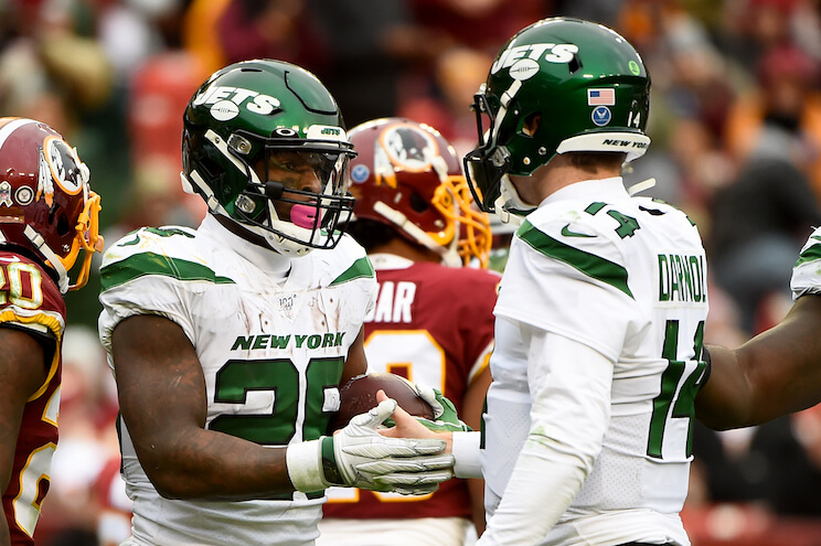 Le'Veon Bell (left) and Sam Darnold (right). (Photo: Getty Images)