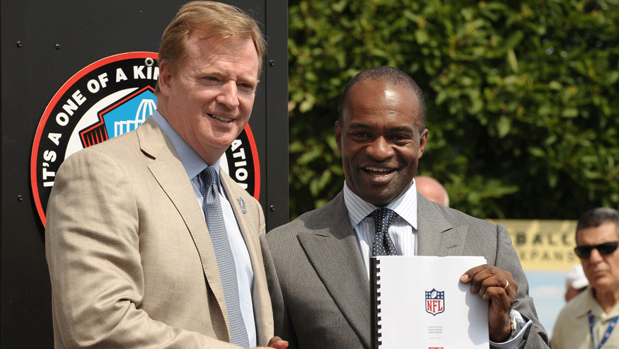 NFL commissioner Roger Goodell (left) and NFLPA executive director DeMaurice Smith (right). (Photo: Getty Images)