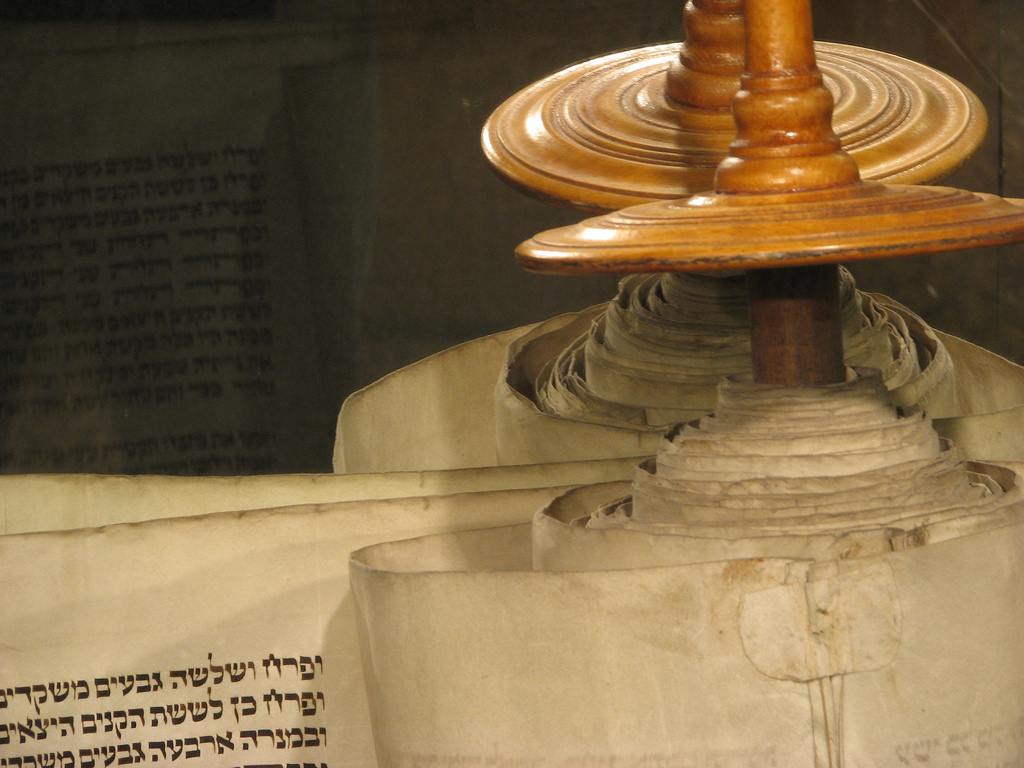 Police search for suspect in theft of Torah scrolls worth $240,000
