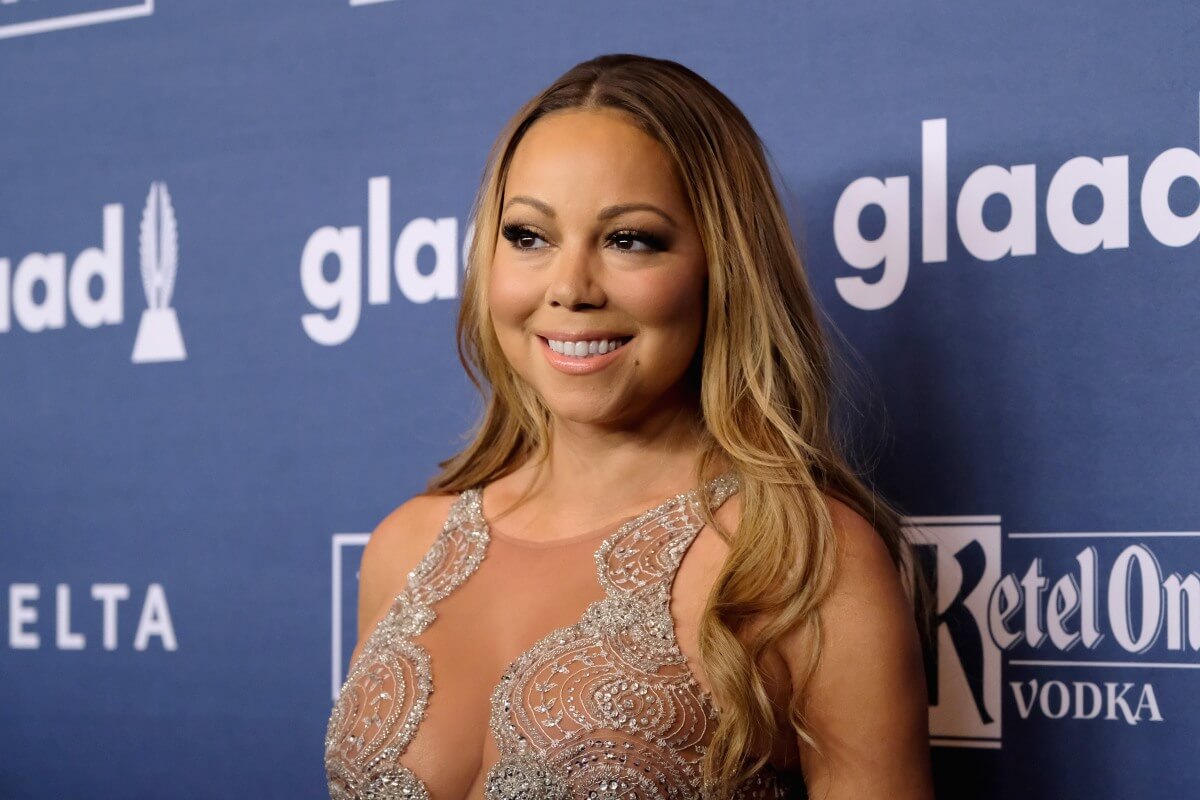 Mariah Carey displays classic Mariah Carey behavior at GLAAD Awards