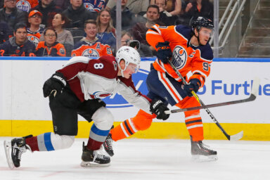 2019-11-15T045138Z_1777704585_NOCID_RTRMADP_3_NHL-COLORADO-AVALANCHE-AT-EDMONTON-OILERS-1200×800-1