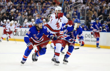 2022-05-22T230244Z_132091258_MT1USATODAY18330435_RTRMADP_3_NHL-STANLEY-CUP-PLAYOFFS-CAROLINA-HURRICANES-AT-NEW-YORK-RANGERS-1-1200×771-2
