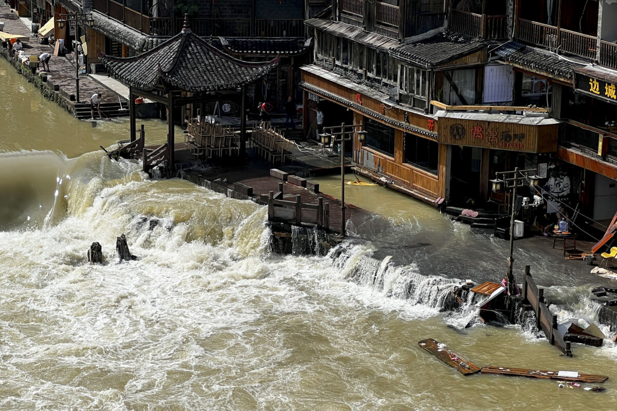 CORRECTION China Flooding