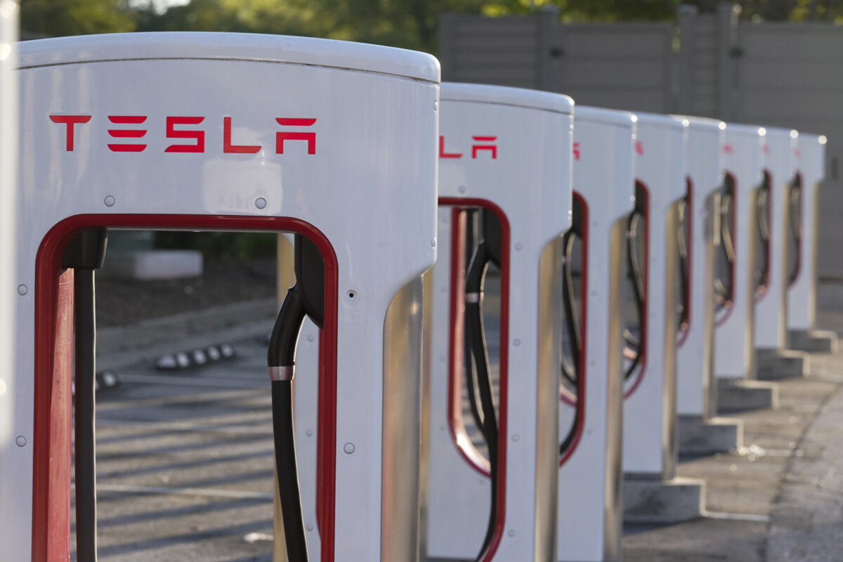 Tesla proposes a 3-for-1 stock split; Ellison to leave Board – Metro US