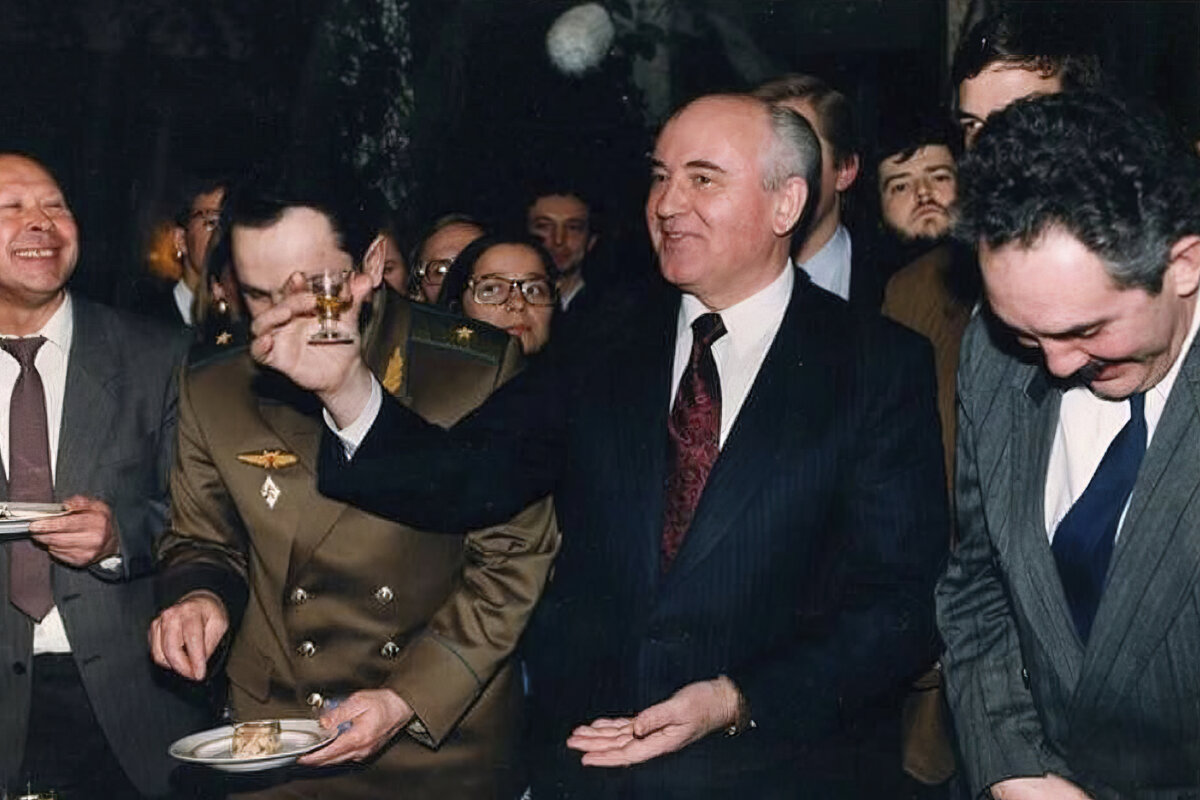 Russia Covering Gorbachev