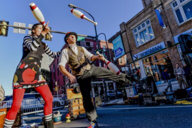 Give-and-Take-Jugglers-Photo-by-Kyle-Ober-1200×799-2