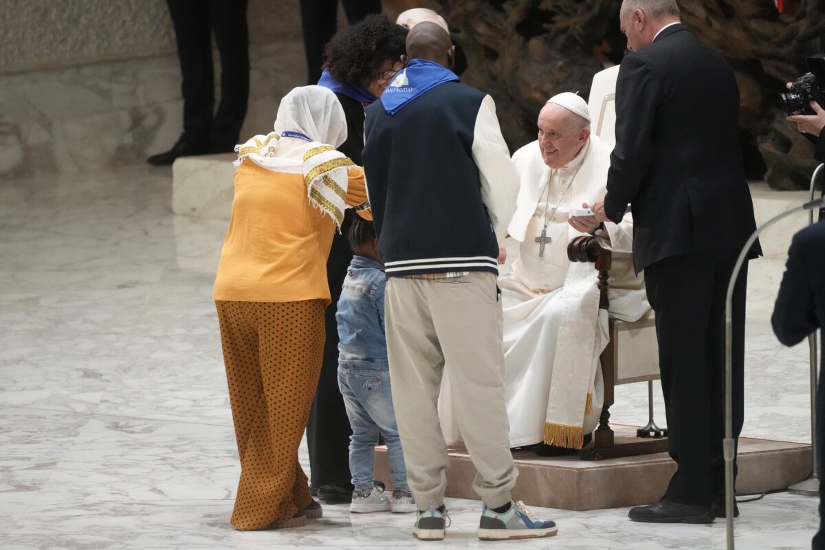 Pope promotes ‘humanitarian corridors’ for asylum-seekers – Metro US
