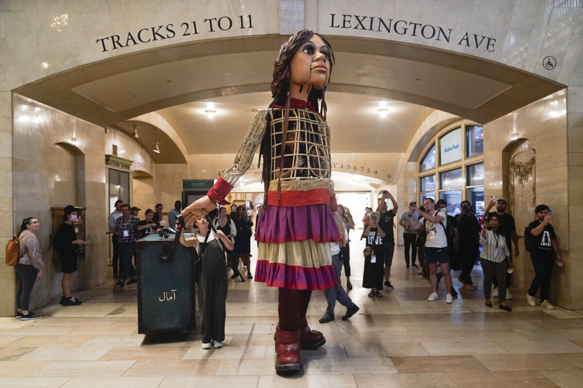 Little Amal, a 12-foot puppet of a Syrian refugee, will travel the US – Metro US