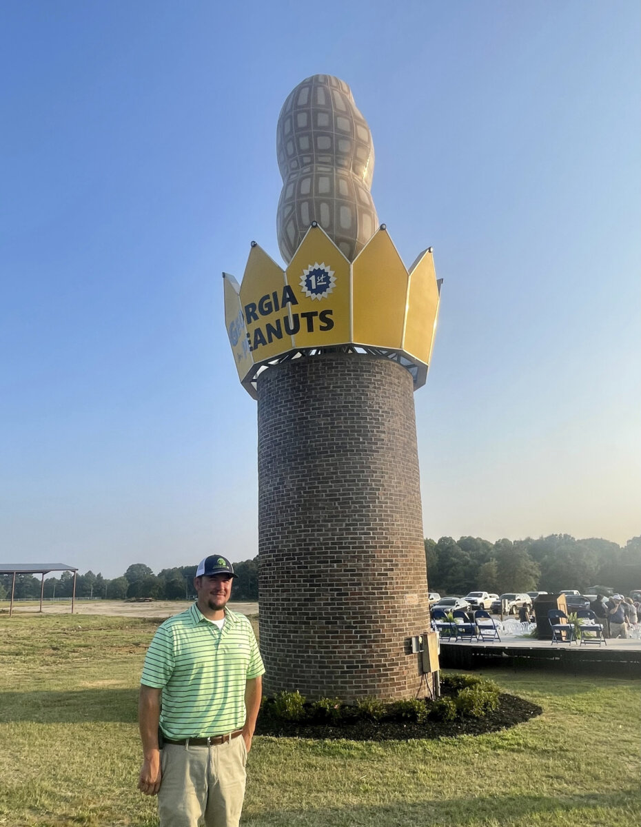 The Big Peanut once again reigns at the roadside in Georgia, after ...