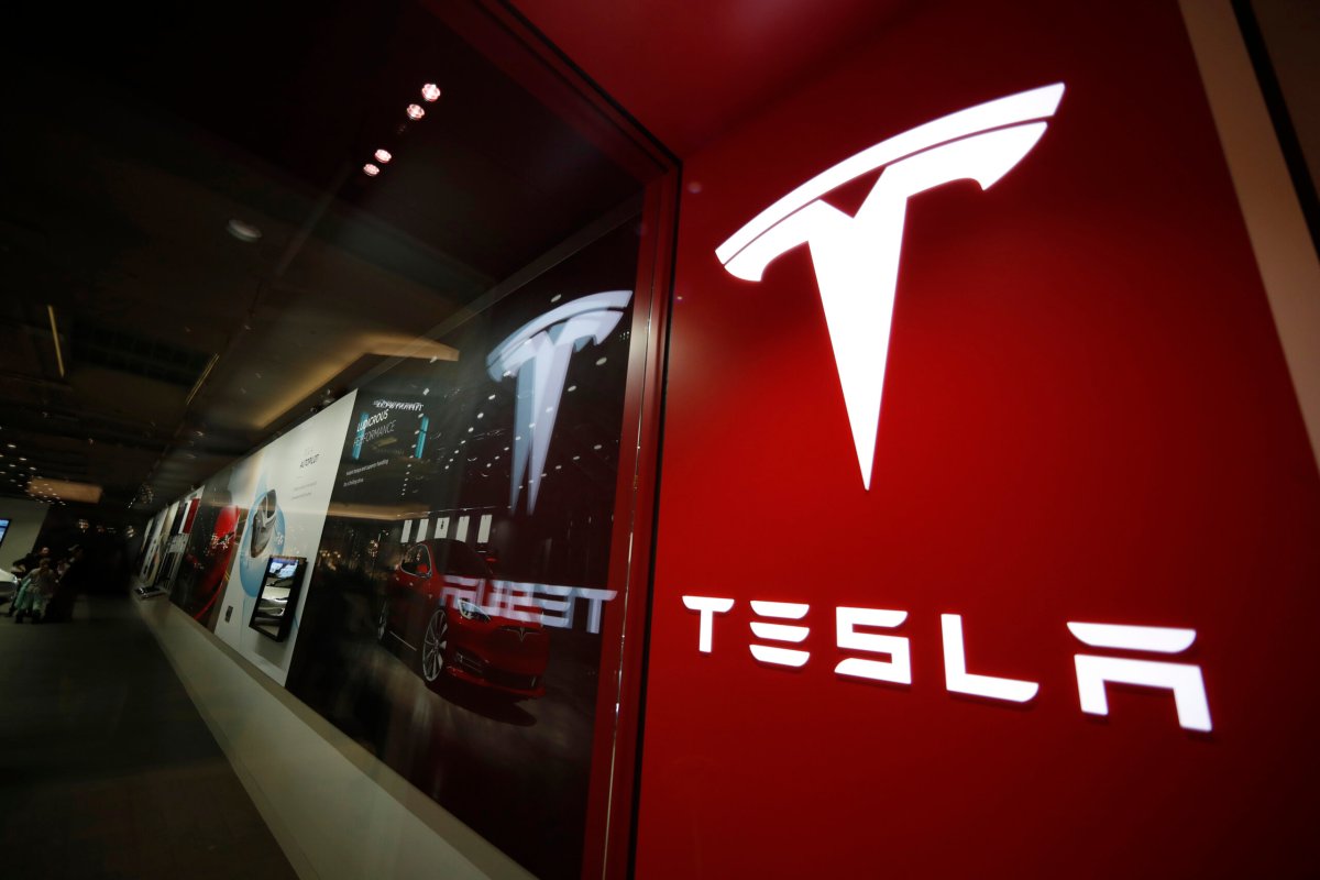 Tesla CFO Leaves