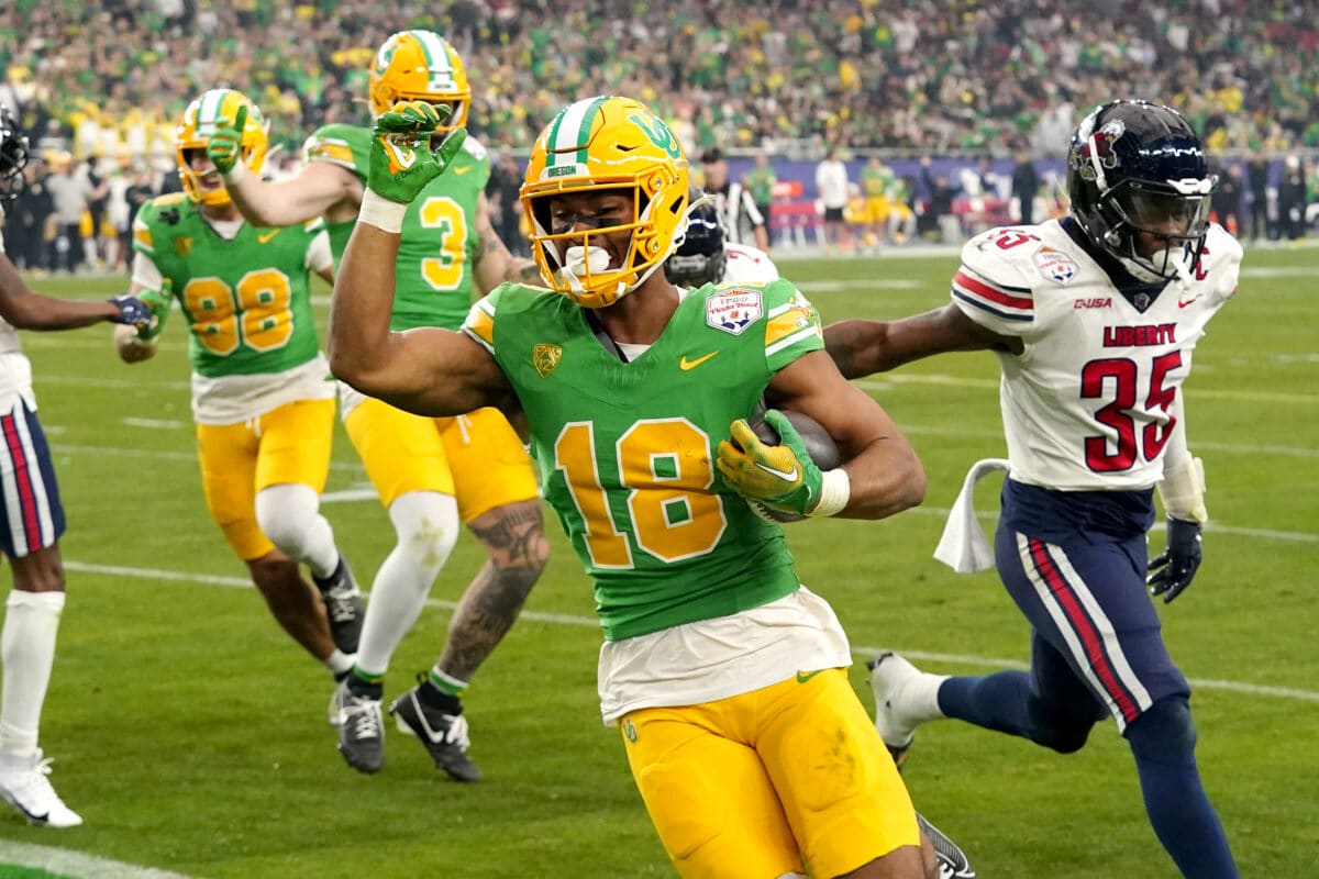 Nix closes career with 5 TD passes, No. 8 Oregon rolls over Liberty 45