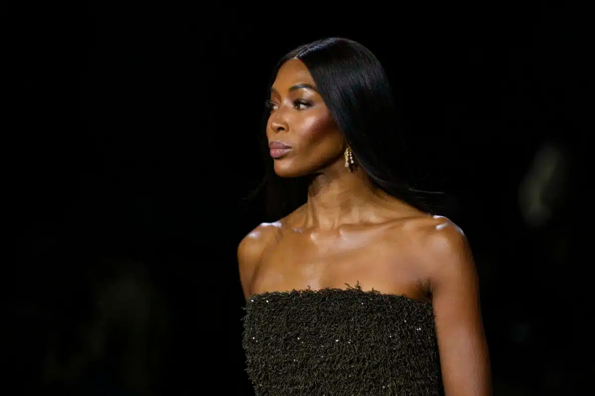 Naomi Campbell walks for star-studded Burberry show at London Fashion ...