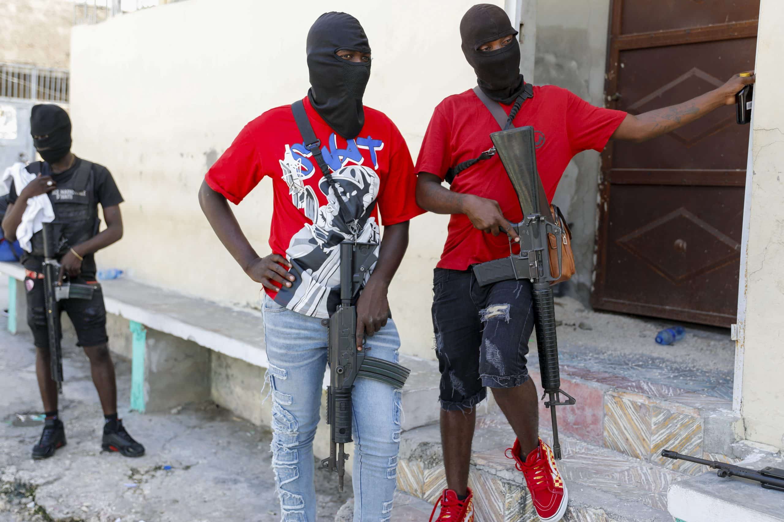 Politicians seek new alliances to lead Haiti as gangs take over and premier tries to return home – Metro US