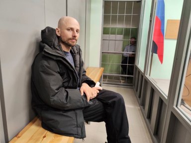 Russia Journalists Detained