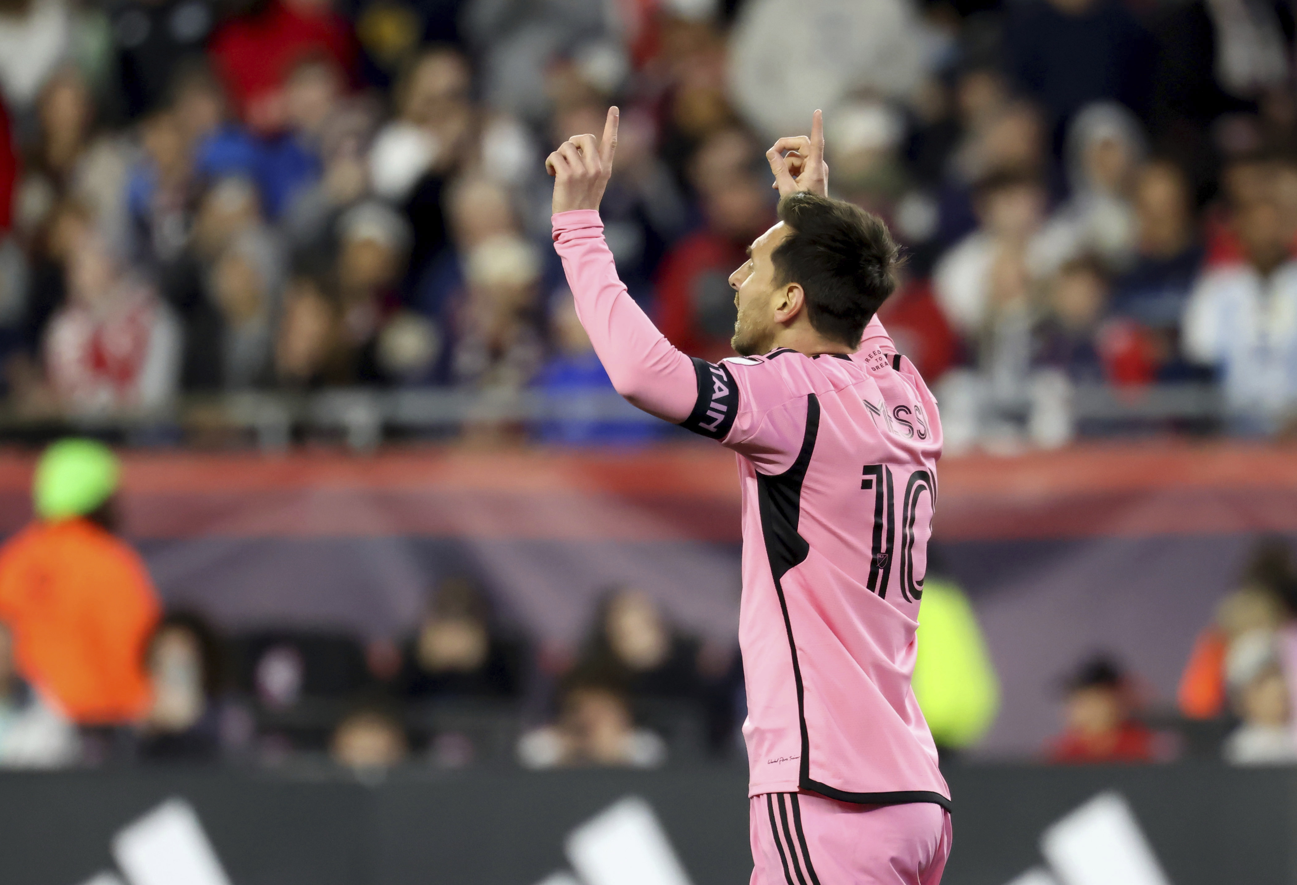 Lionel Messi gets 2 goals at record New England crowd; Miami beats ...
