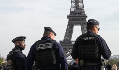 OLY Paris Eiffel Tower Incident