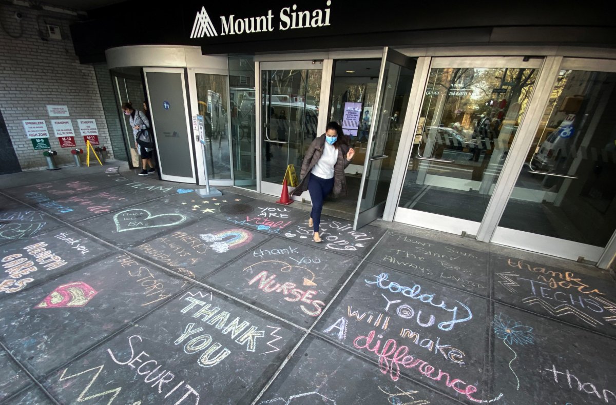 Woman exits Mount Sinai Hospital past messages of thanks to