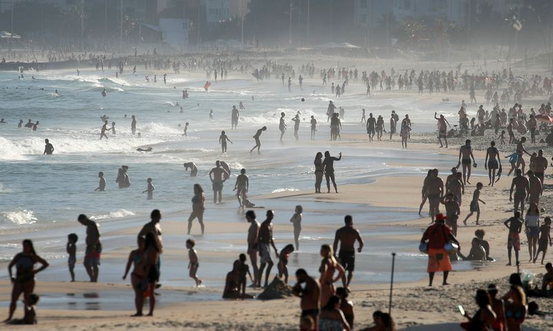 FILE PHOTO: Beachgoers enjoy themselves amid COVID-19 outbreak in Rio