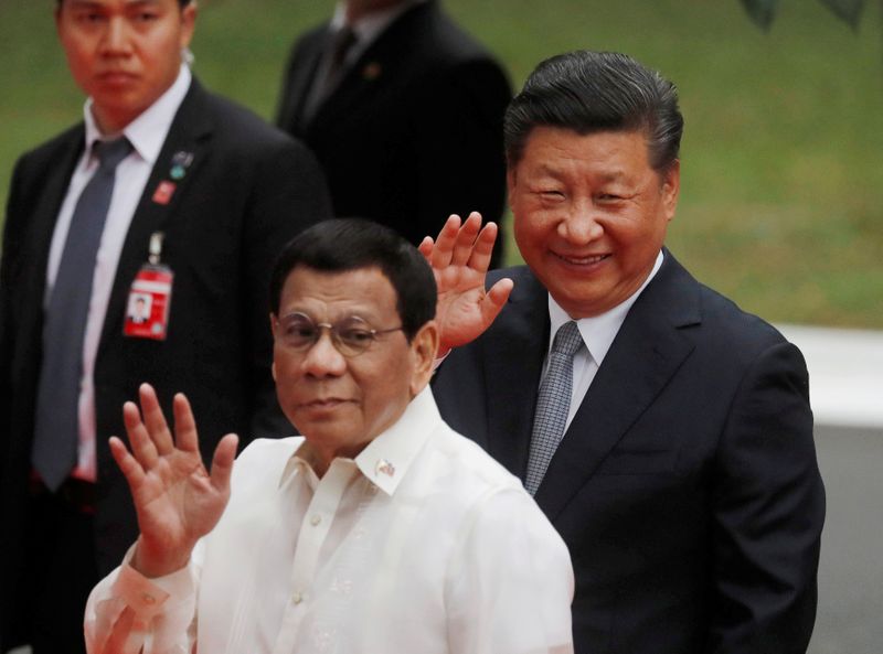 Visiting Chinese President Xi Jinping and Philippine President Rodrigo Duterte