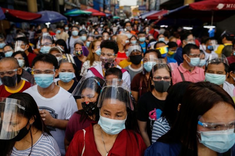 Filipino devotees flock to church amid coronavirus outbreak