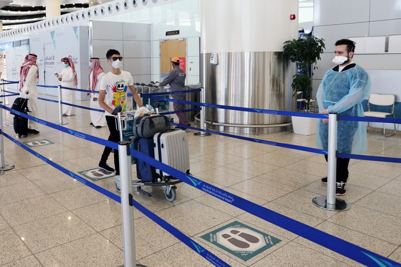 Saudi Arabia reopens domestic flights