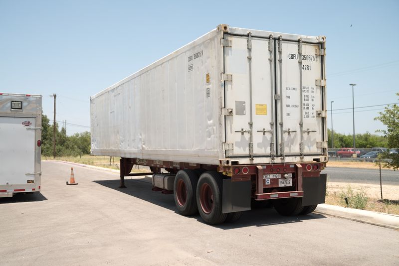 Pandemic-hit Arizona, Texas counties order coolers, refrigerated trucks for bodies