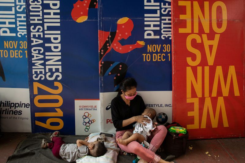 Thousands of stranded Filipinos cram into stadium amid the coronavirus
