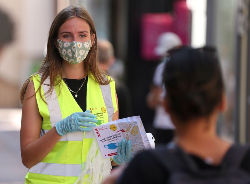 FILE PHOTO: Amsterdam begins an “experiment” with mandatory face masks
