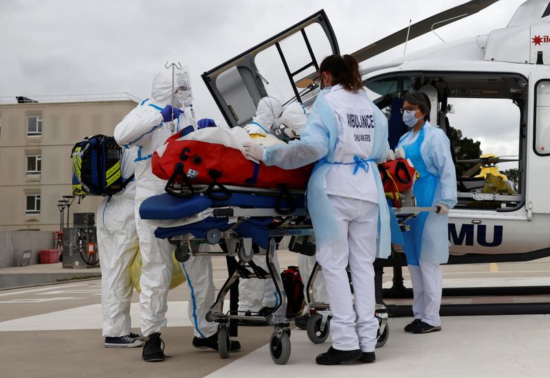 Transfer operation of a COVID-19 patient in France