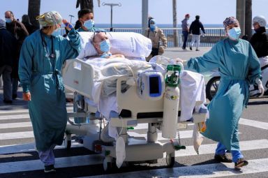 Barcelona Hospital del Mar takes COVID-19 ICU survivor to beachside