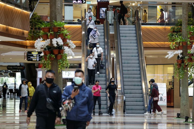 Indonesian capital requires shoppers to show vaccination proof before entering