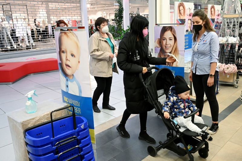 Slovensko hlási nárast prípadov koronavírusu, najmä medzi neočkovanými