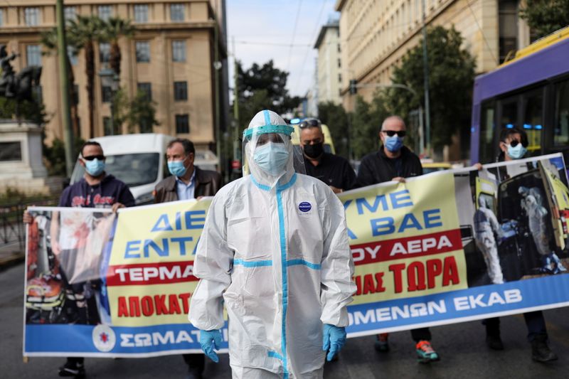 Health sector workers protest as Greek hospitals are under pressure
