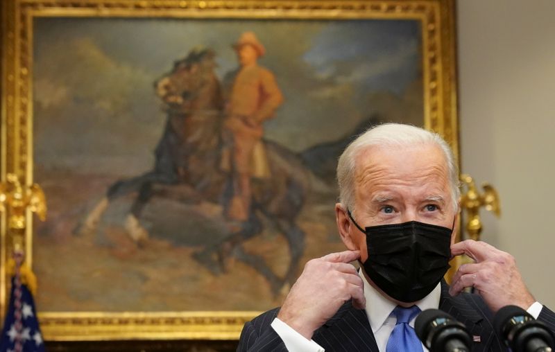 Biden gives an update on the Omicron variant in Washington