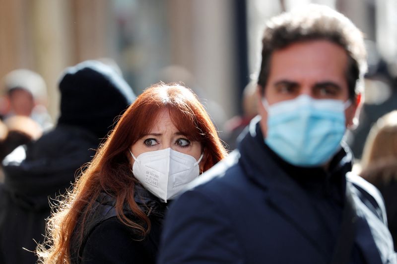 Rome makes masks mandatory in crowded areas