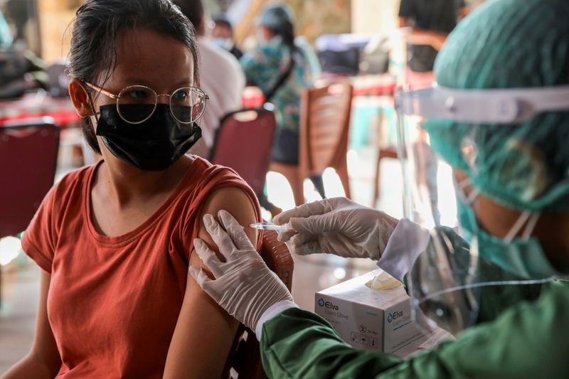 indonesia travel without vaccine