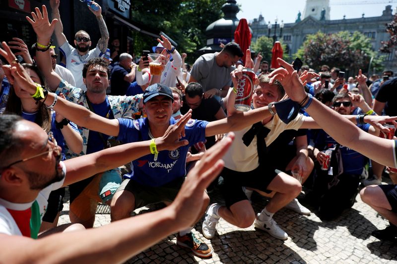 FILE PHOTO: Champions League – Fans in Porto ahead of