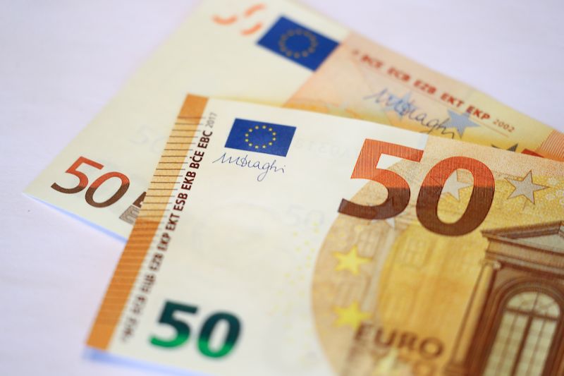 The German Bundesbank presents the new 50 euro banknote at