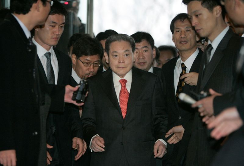 FILE PHOTO: Samsung Group chairman Lee Kun-hee arrives to meet