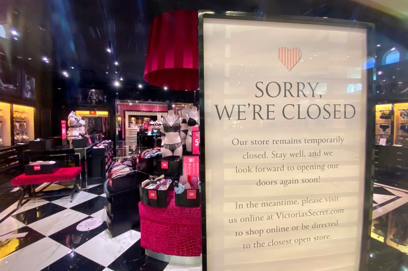 FILE PHOTO: California closes indoor shopping malls as it pulls