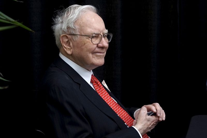 Berkshire Hathaway CEO Warren Buffett plays bridge during the Berkshire